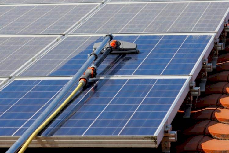 antitemizlik-gunes-paneli-temizligi